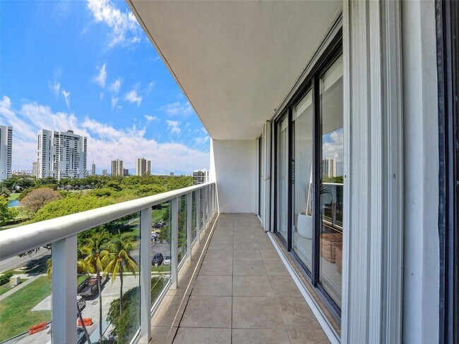 Building Photo - 3625 N Country Club Dr