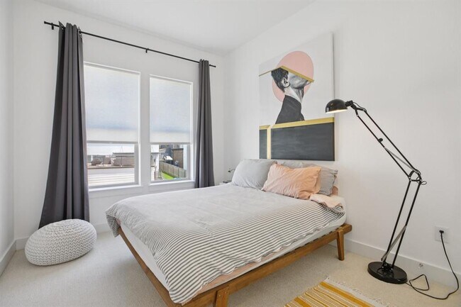 Building Photo - 6013 Florencia Ln