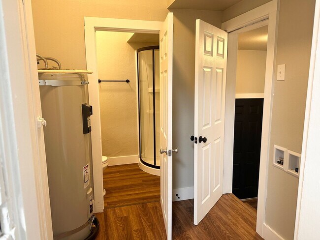 Building Photo - 3 Bedroom 2 Bath Forest Grove OR