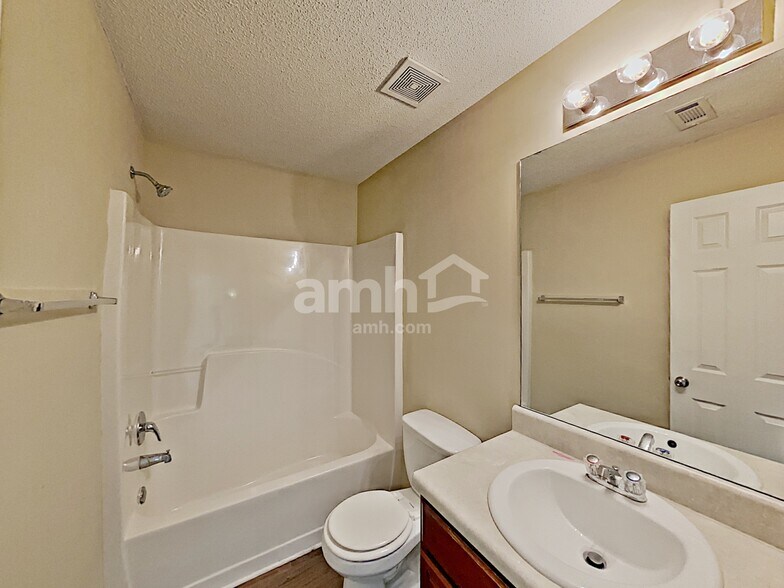 Building Photo - 682 Rock Hill Pky