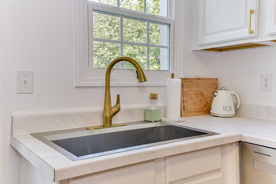 Building Photo - 2701 Oakland Ave