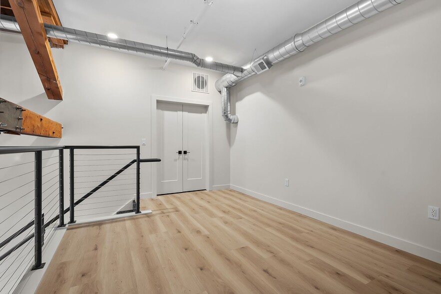 Building Photo - 266 E Michigan Ave