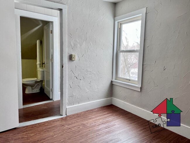 Building Photo - Cozy 3BR Cottage - Heat Included!