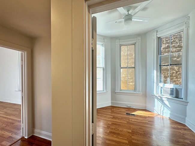 Building Photo - 2233 Victor St