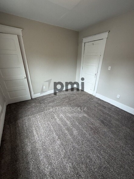 Building Photo - 3502 N Kenwood Ave
