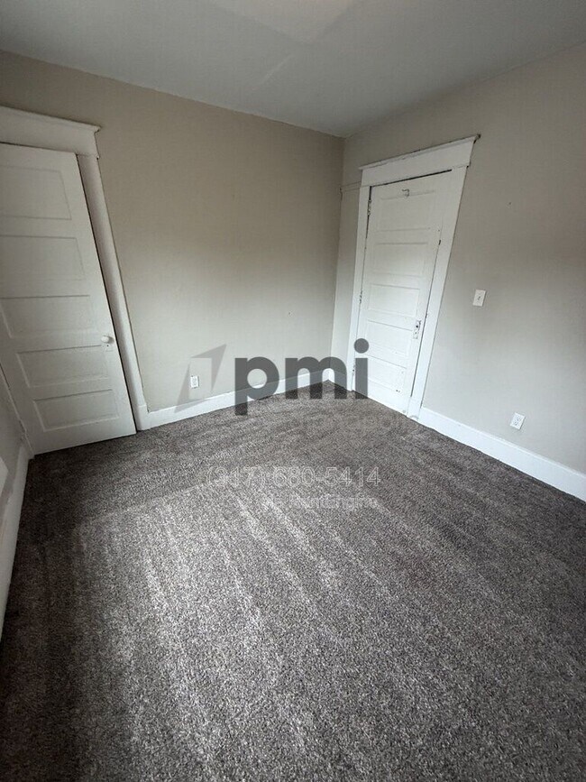 Building Photo - 3502 N Kenwood Ave