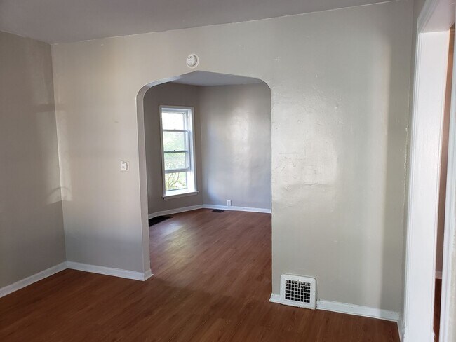 Building Photo - 154 Chenango St