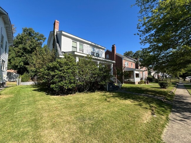 Building Photo - Spacious 4-Bedroom Home