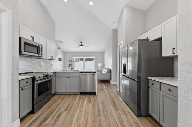 Building Photo - 523 Napa Valley Cir