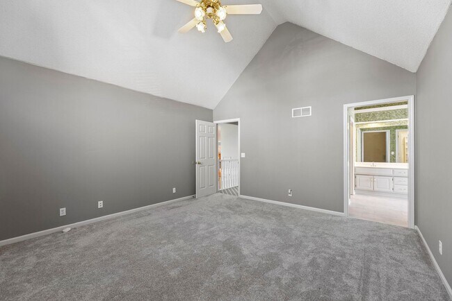 Building Photo - Four Bedroom Home Available in Overland Park