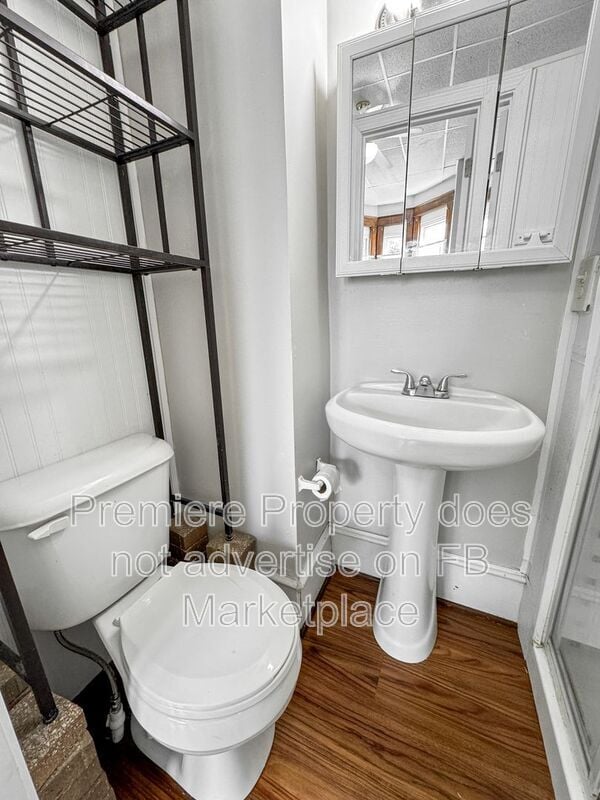Building Photo - 311 E Arthur St