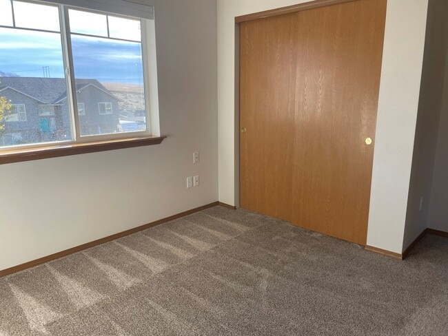 Building Photo - Now renting 3 bedroom House
