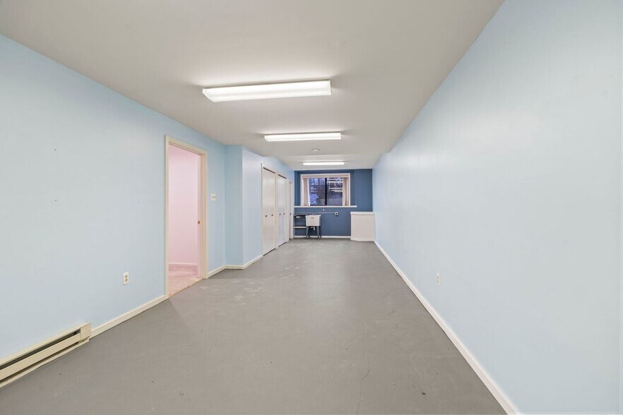 Building Photo - 431 Lynetree Dr