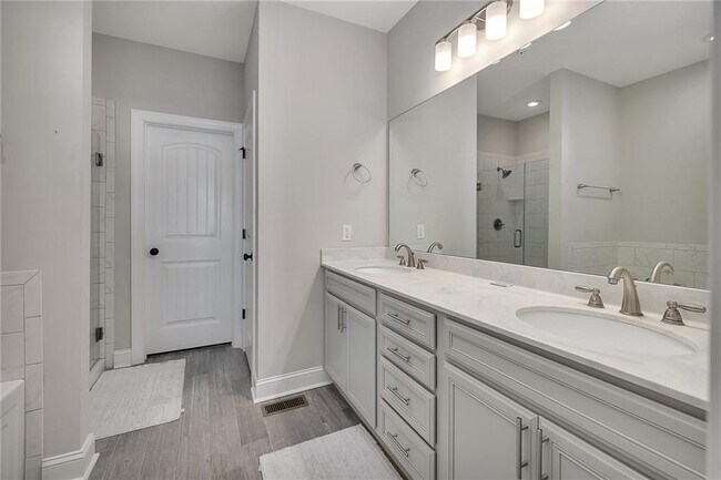 Building Photo - 505 Mariners Cir