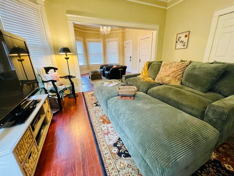 Building Photo - 621 W Daisy L Gatson Bates Dr