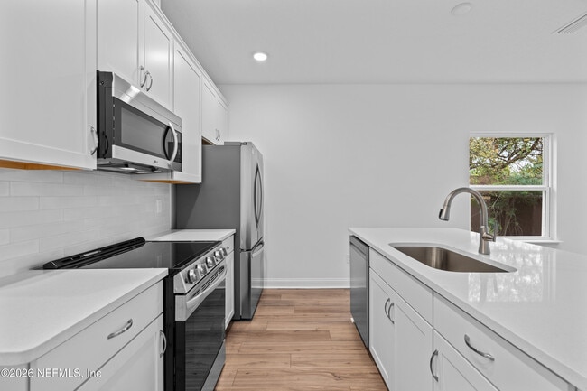 Building Photo - 221 Dartmouth Rd