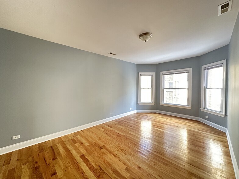 Building Photo - 1646 W Pratt Blvd