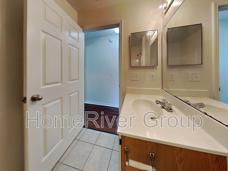 Building Photo - 6816 Whitetail Ct