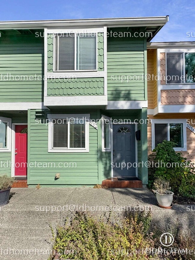 Building Photo - "Charming 2-Bed Townhouse with Gleaming Hardwood Floors in Vibrant Seattle Neighborhood"