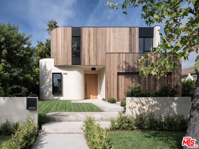 Building Photo - 4939 Petit Ave