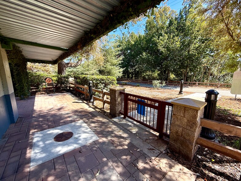Building Photo - 836 Gaspar Vis