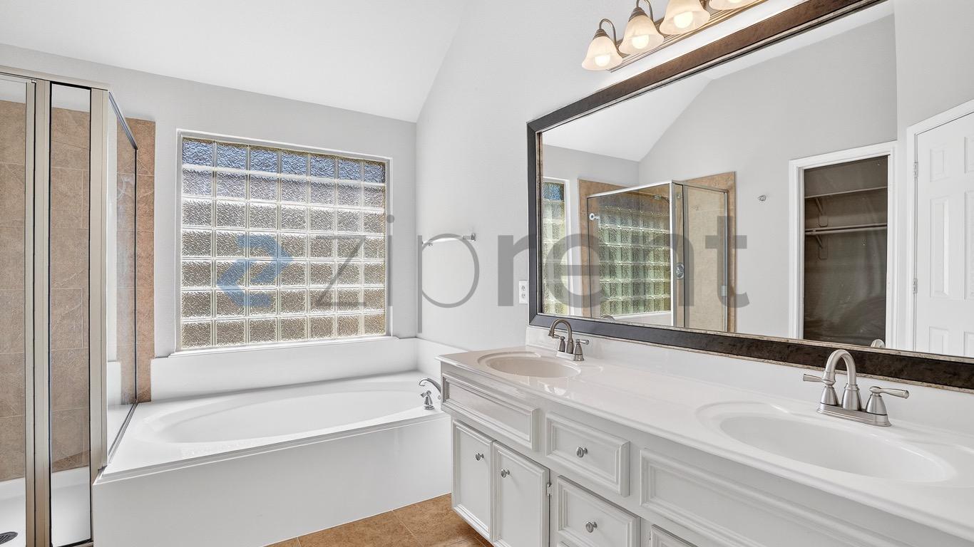 Building Photo - 2607 Diamond River Dr