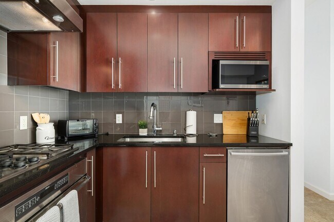 Building Photo - Little Italy Fully Furnished 1 Bedroom! Av...