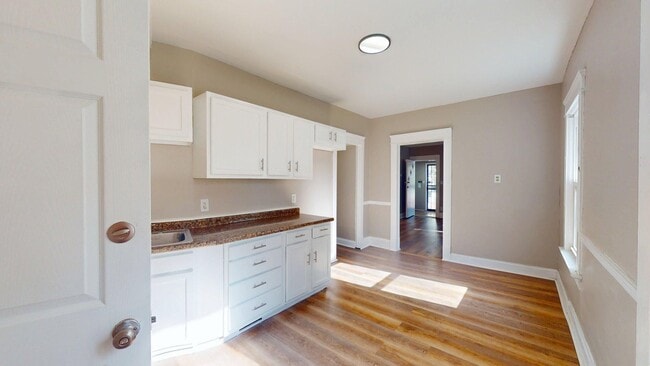 Building Photo - 2818 E 119th St