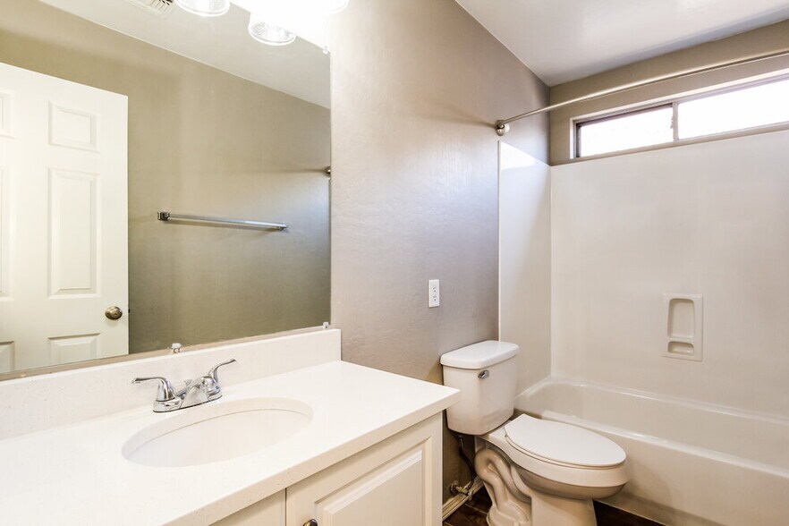 Building Photo - 12414 W Scotts Dr