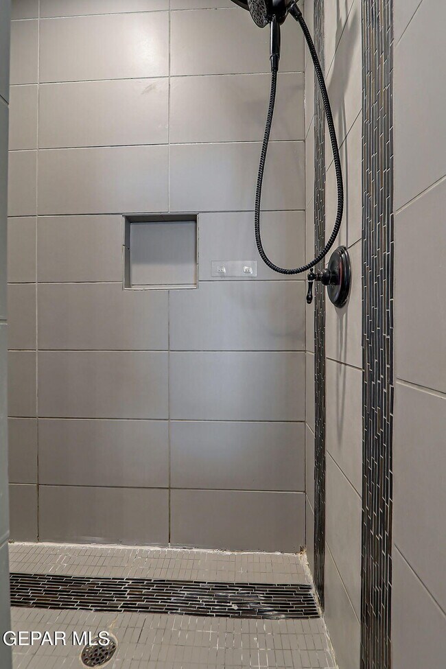 Building Photo - 14805 Holly Springs