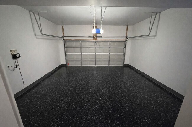 Building Photo - 13776 Grandeur Ave