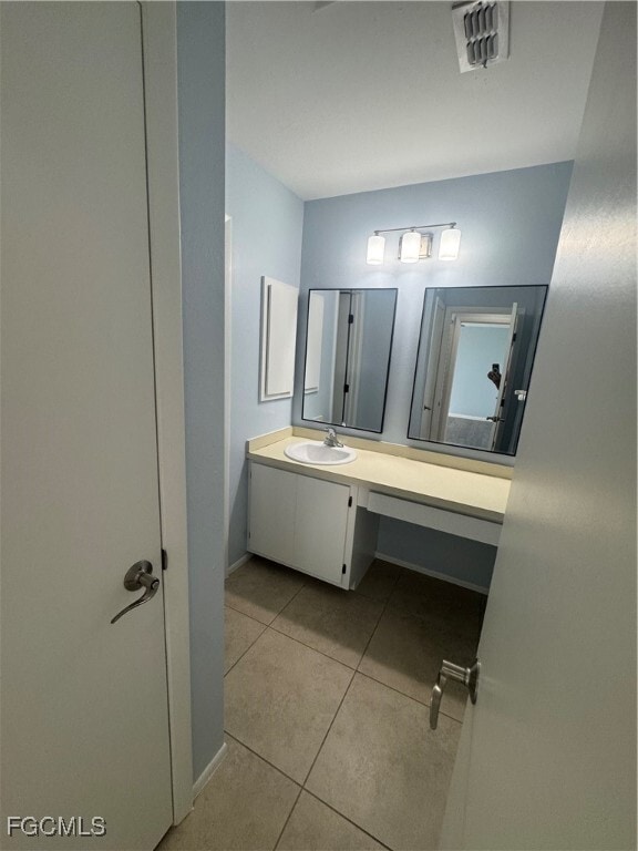 Building Photo - 13115 Feather Sound Dr