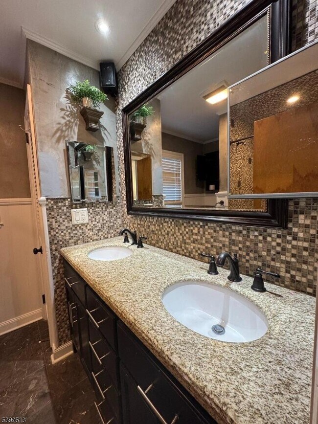 Building Photo - 273 Rea Ave Ext