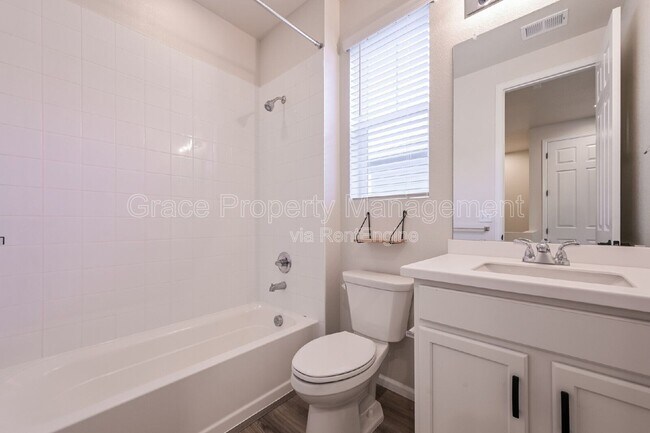 Building Photo - 5358 Routt St