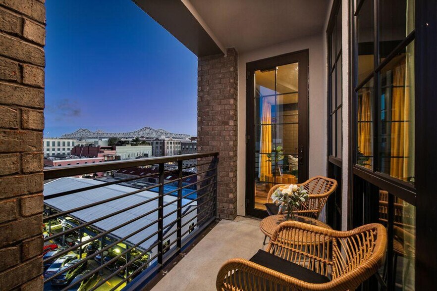 Building Photo - 611 Commerce St