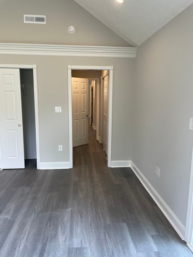 Building Photo - 10717 N Park Ave