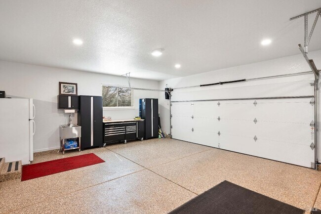 Building Photo - 1051 Stonebridge Dr