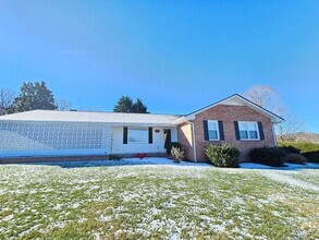 Building Photo - Mid term rental in Colonial Heights