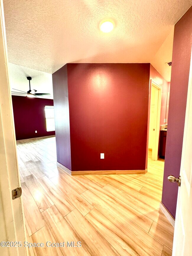 Building Photo - 1066 Dania Cir