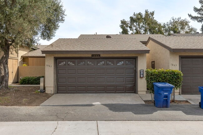 Building Photo - 1063 Las Rosas Ct