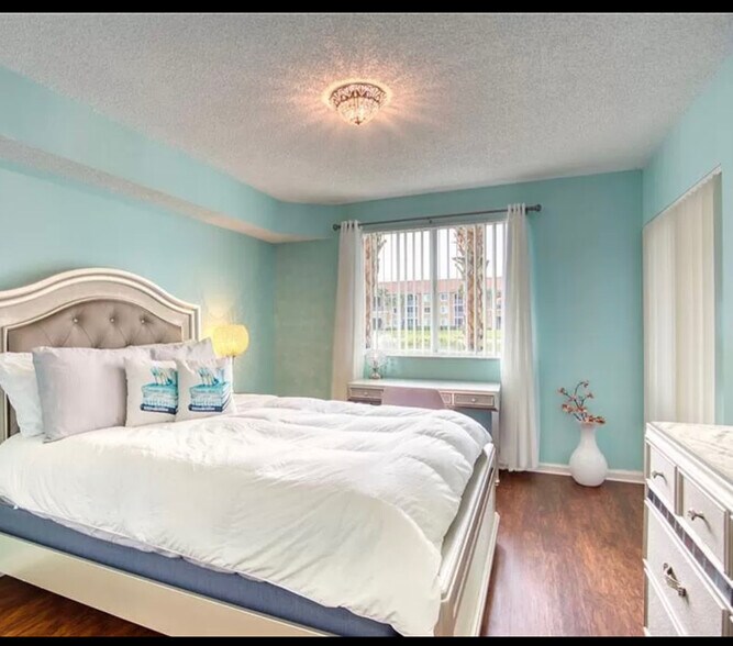 Building Photo - 1810 Florida Club Cir