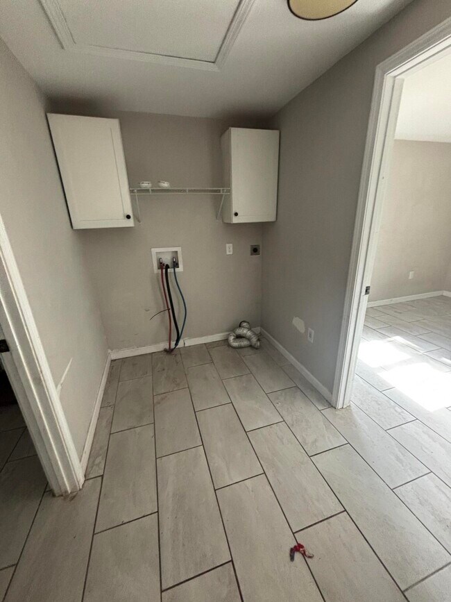 Building Photo - 650 Blakely Ave