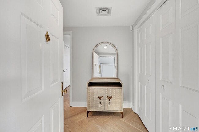 Building Photo - 43 Harbor Dr