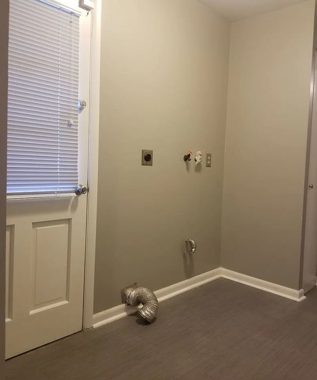 Building Photo - 324 Cumberland Dr