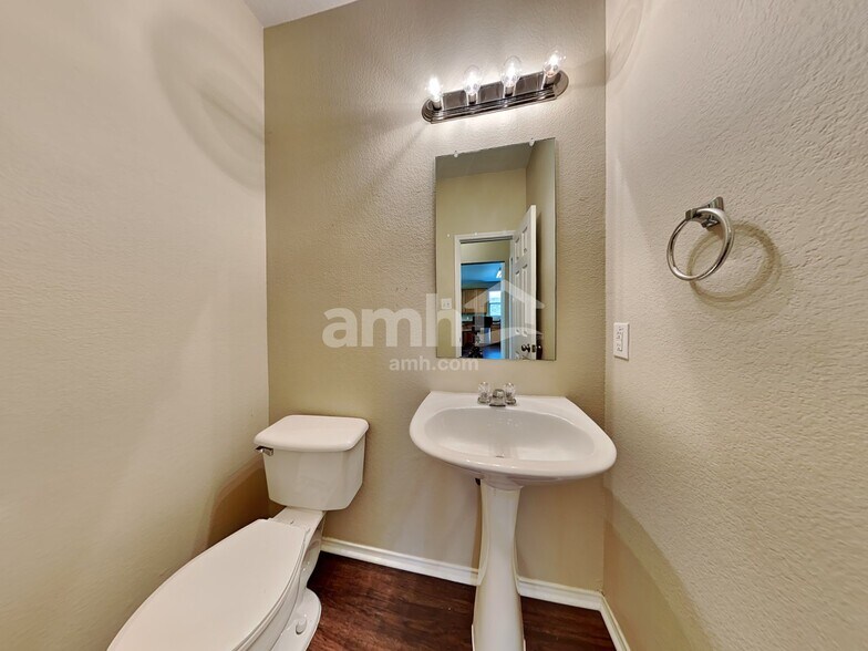 Building Photo - 2847 Park Springs Dr