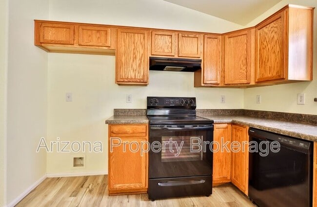 Building Photo - 1025 E Palomino Way