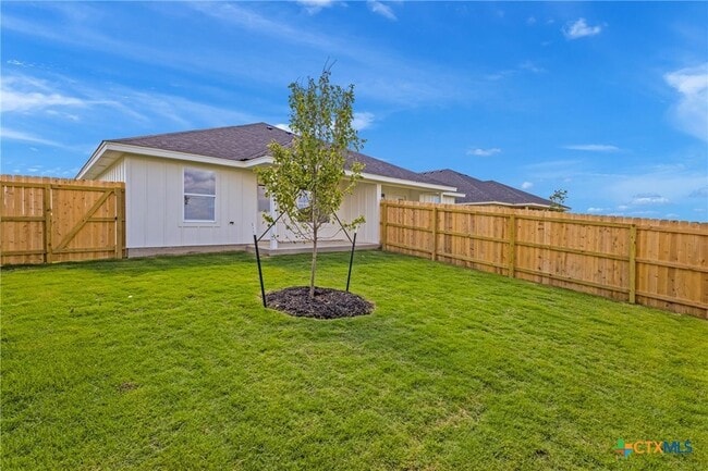 Building Photo - 905 Smoke Tree Ln