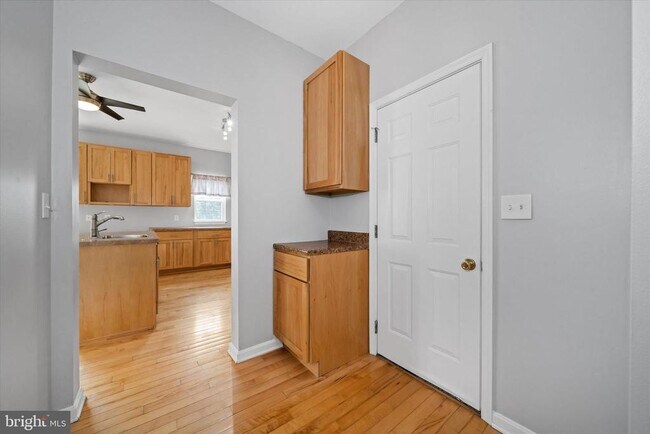 Building Photo - 228 Ariel Ave