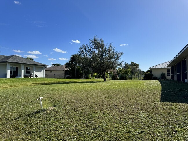 Building Photo - 3927 SW 16th Pl