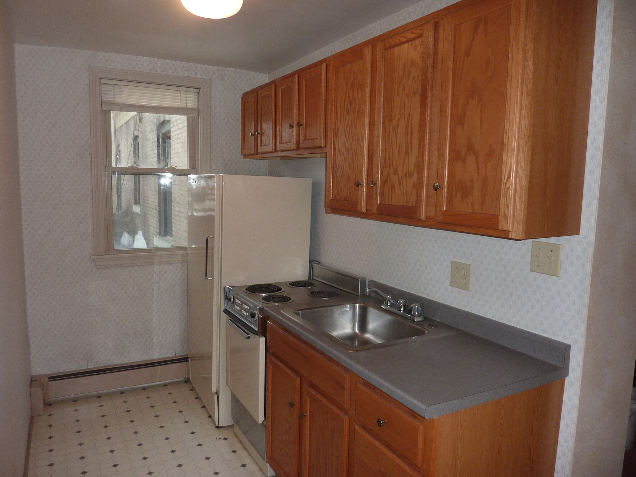 Building Photo - 745 S Millvale Ave